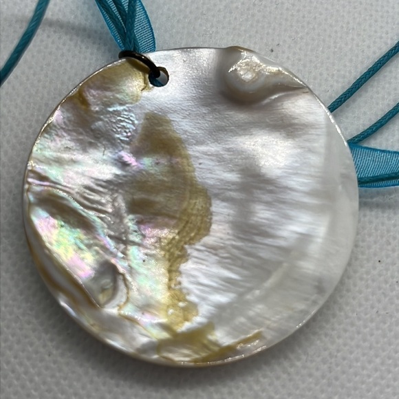 Necklace Shell Pendant with Faux Cloisonné Floral Pattern and Ribbon - Picture 4 of 4